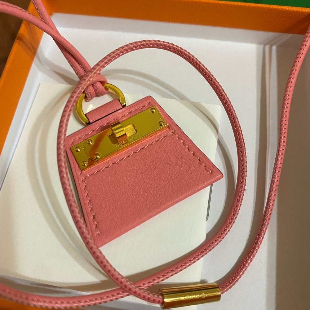 HERMÈS MONPETITKELLY PRINTED PENDANT NECKLACE - Picture 6 of 16